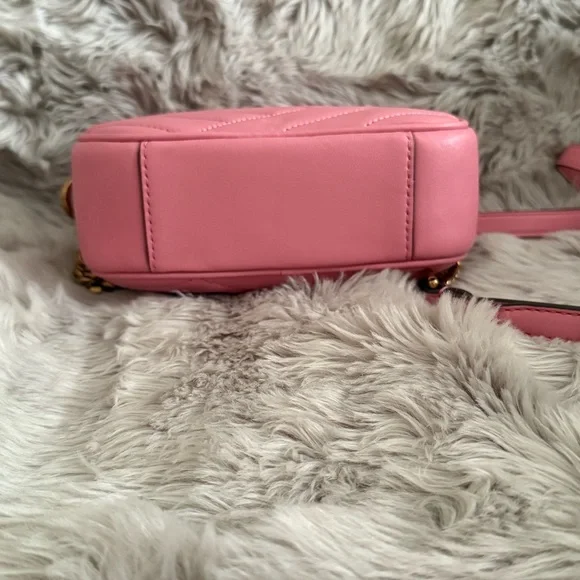 NWT Tory Burch Kira Chevron Camera Bag PINK CITY 
Dust bag included - Picture 3 of 5